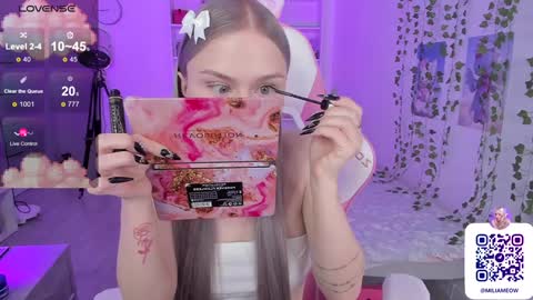 Snapshot of miliameow chatting on December 20, 10:43 pm Milia online show from December 20, 10:43 pm