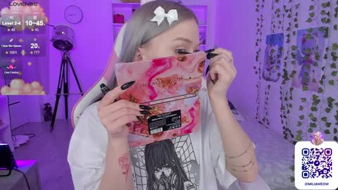 Snapshot of miliameow chatting on December 22, 11:20 pm Milia online show from December 22, 11:20 pm