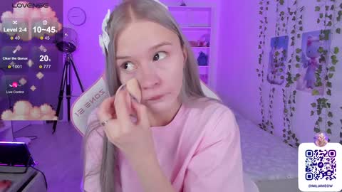 Snapshot of miliameow chatting on December 23, 8:14 pm Milia online show from December 23, 8:14 pm