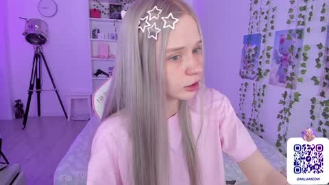 Snapshot of miliameow chatting on December 25, 4:44 am Milia online show from December 25, 4:44 am