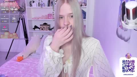 Snapshot of miliameow chatting on January 11, 1:06 am Milia online show from January 11, 1:06 am