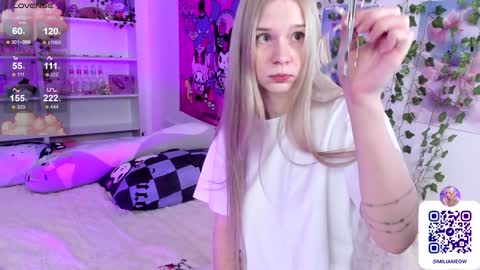 Snapshot of miliameow chatting on February 2, 1:45 am Milia online show from February 2, 1:45 am