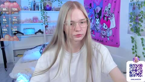 Snapshot of miliameow chatting on February 3, 10:21 pm Milia online show from February 3, 10:21 pm