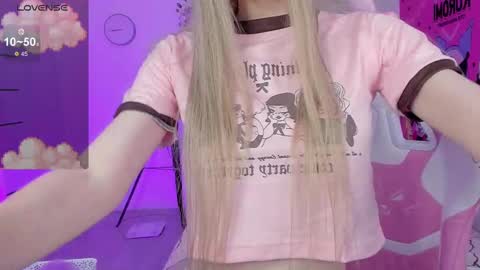 Snapshot of miliameow chatting on February 16, 9:48 pm Milia online show from February 16, 9:48 pm