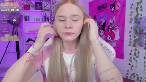 Snapshot of miliameow chatting on February 18, 1:54 am Milia online show from February 18, 1:54 am