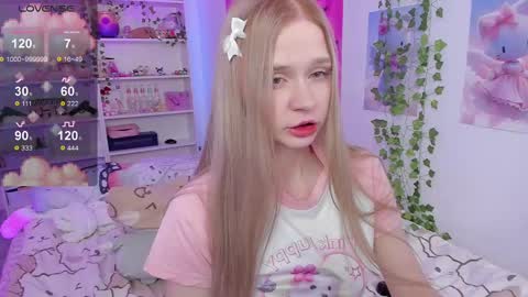 Snapshot of miliameow chatting on February 28, 9:04 am Milia online show from February 28, 9:04 am