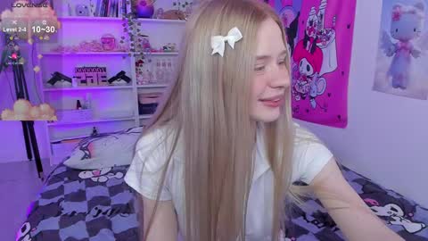 Snapshot of miliameow chatting on March 2, 11:09 pm Milia online show from March 2, 11:09 pm