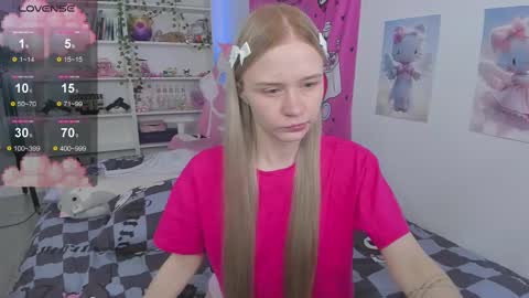 Snapshot of miliameow chatting on March 4, 10:38 pm Milia online show from March 4, 10:38 pm