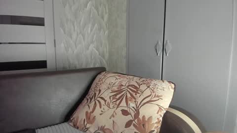 Snapshot of milkiwy chatting on December 2, 5:37 am Isaac online show from December 2, 5:37 am