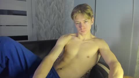 Snapshot of milkiwy chatting on December 7, 6:54 am Isaac online show from December 7, 6:54 am