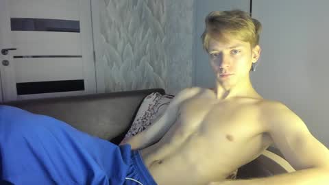 Snapshot of milkiwy chatting on December 9, 5:40 am Isaac online show from December 9, 5:40 am