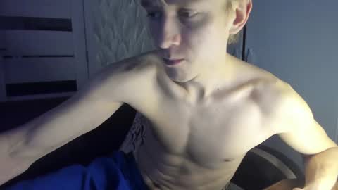 Snapshot of milkiwy chatting on December 11, 6:25 am Isaac online show from December 11, 6:25 am