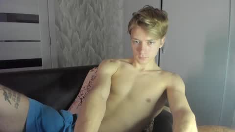 Snapshot of milkiwy chatting on December 20, 7:22 am Isaac online show from December 20, 7:22 am