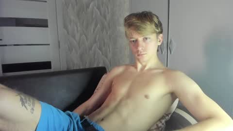 Snapshot of milkiwy chatting on December 21, 5:58 am Isaac online show from December 21, 5:58 am