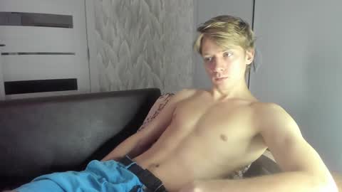 Snapshot of milkiwy chatting on December 22, 9:00 am Isaac online show from December 22, 9:00 am