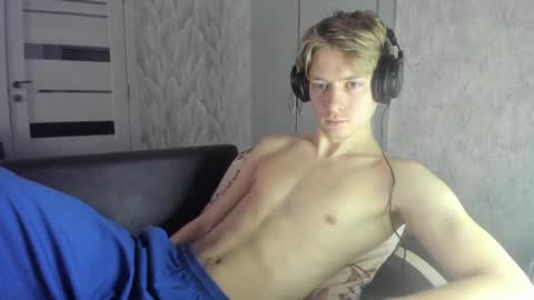 Snapshot of milkiwy chatting on January 14, 6:13 am Isaac online show from January 14, 6:13 am