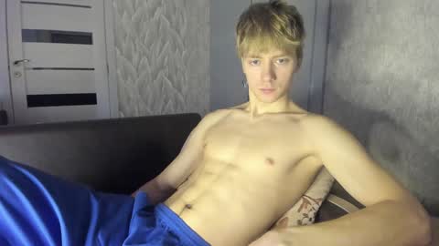 Snapshot of milkiwy chatting on January 21, 5:49 am Isaac online show from January 21, 5:49 am