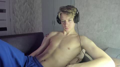 Snapshot of milkiwy chatting on January 23, 5:45 am Isaac online show from January 23, 5:45 am