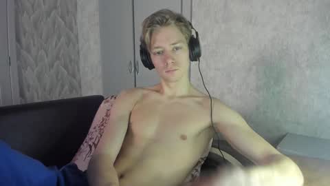 Snapshot of milkiwy chatting on January 29, 6:22 am Isaac online show from January 29, 6:22 am