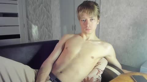 Snapshot of milkiwy chatting on February 1, 5:39 am Isaac online show from February 1, 5:39 am