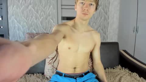 Snapshot of milkiwy chatting on February 28, 6:21 am Isaac online show from February 28, 6:21 am