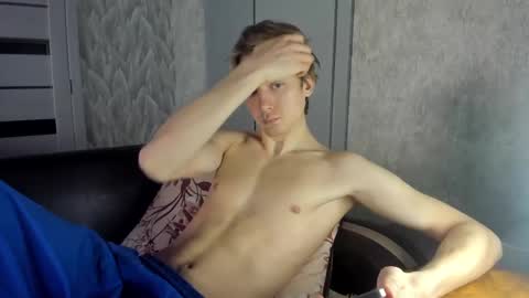 Snapshot of milkiwy chatting on March 1, 5:52 am Isaac online show from March 1, 5:52 am