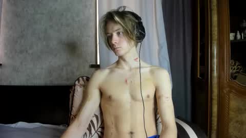 Snapshot of milkiwy chatting on November 5, 7:08 am Isaac online show from November 5, 7:08 am