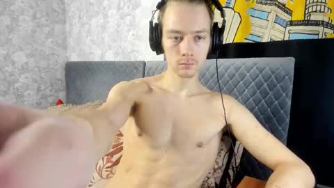 Snapshot of milkiwy chatting on November 17, 6:41 am Isaac online show from November 17, 6:41 am