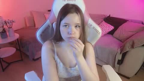 Snapshot of milkyshowproject chatting on November 20, 4:40 pm Ula online show from November 20, 4:40 pm