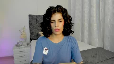 Snapshot of milla_pixxie chatting on February 10, 5:25 am Milagros online show from February 10, 5:25 am