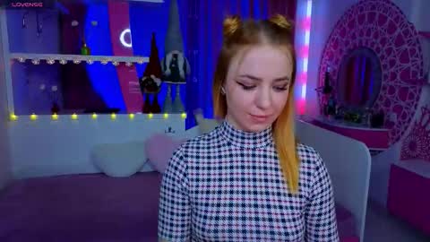 Snapshot of millana_hot chatting on December 14, 11:31 pm Milana online show from December 14, 11:31 pm