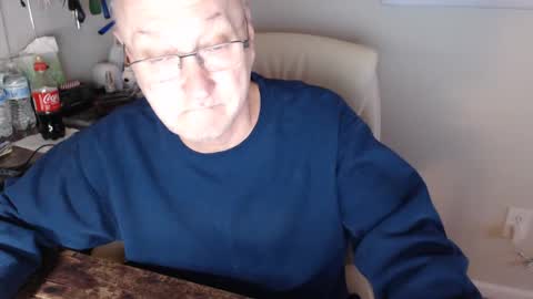 Snapshot of millenium0129 chatting on December 31, 12:43 am millenium0129 online show from December 31, 12:43 am