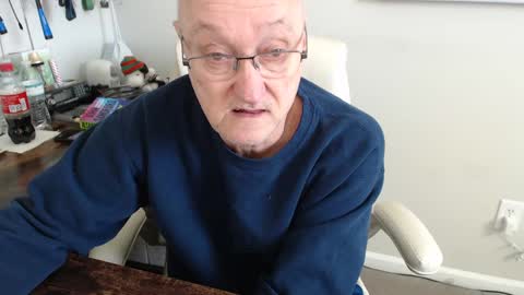 Snapshot of millenium0129 chatting on February 17, 4:26 pm millenium0129 online show from February 17, 4:26 pm