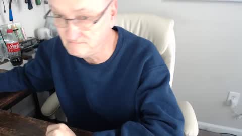 Snapshot of millenium0129 chatting on February 19, 6:32 pm millenium0129 online show from February 19, 6:32 pm