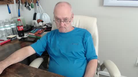 Snapshot of millenium0129 chatting on October 9, 3:54 pm millenium0129 online show from October 9, 3:54 pm