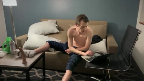 Snapshot of millerjdm chatting on December 15, 1:35 am SlimnHungOH online show from December 15, 1:35 am