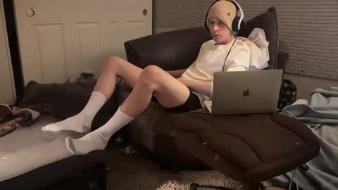 Snapshot of millerjdm chatting on December 27, 2:36 am SlimnHungOH online show from December 27, 2:36 am