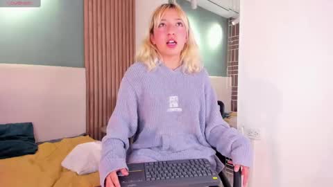 milly_cute online show from March 4, 3:37 pm