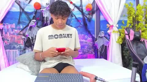 miltondelis online show from October 28, 5:33 am