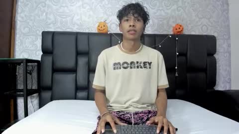 miltondelis online show from November 1, 12:12 am