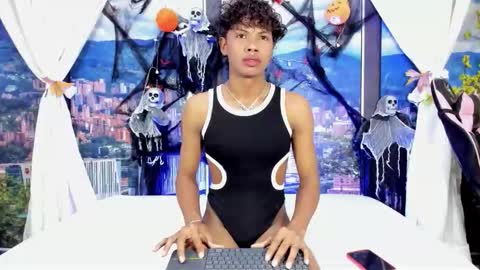 miltondelis online show from November 4, 5:06 am