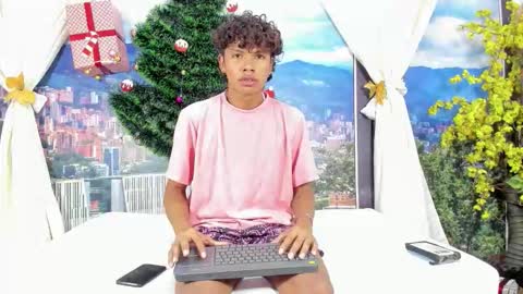 miltondelis online show from November 20, 4:56 am