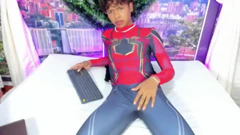 miltondelis online show from November 21, 4:33 am