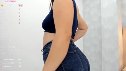 Snapshot of milu_gomez chatting on December 4, 1:47 am Milu Gomez online show from December 4, 1:47 am