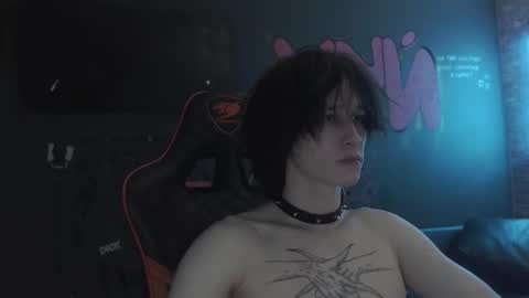 Snapshot of min1pekka chatting on October 5, 12:20 am Max online show from October 5, 12:20 am