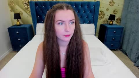 Snapshot of minchelskatrina chatting on October 3, 7:27 am minchelskatrina online show from October 3, 7:27 am