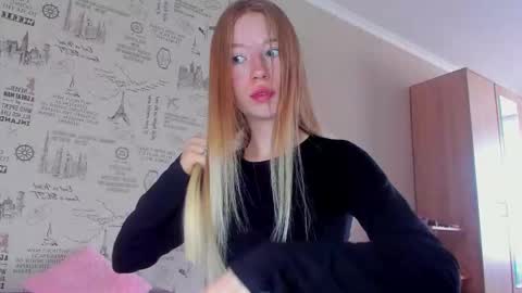 Snapshot of minidiva_ chatting on September 12, 6:46 am Amelia online show from September 12, 6:46 am