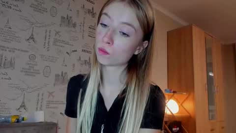 Snapshot of minidiva_ chatting on September 12, 8:53 pm Amelia online show from September 12, 8:53 pm