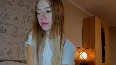 Snapshot of minidiva_ chatting on September 16, 9:05 pm Amelia online show from September 16, 9:05 pm