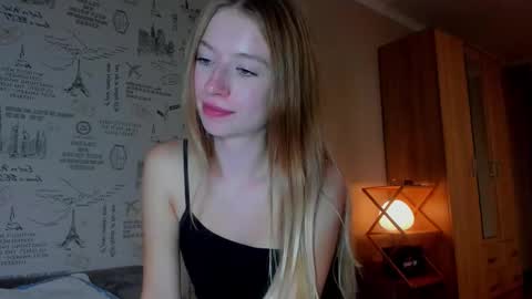 Snapshot of minidiva_ chatting on September 22, 6:21 pm Amelia online show from September 22, 6:21 pm